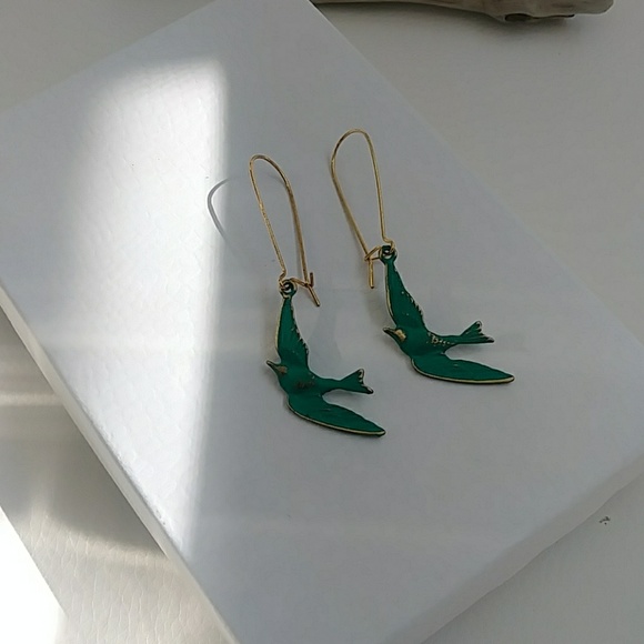 🌈SOLD🌈Patina Flying Birds Charm Dangle Earring - Picture 3 of 8